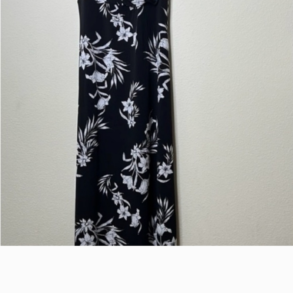 Black and White Floral Maxi Dress - Picture 6 of 7